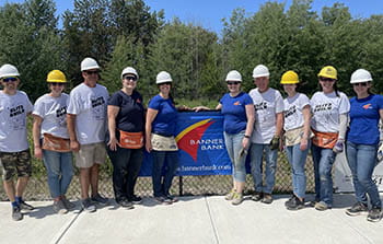 Group of Banner Bank employees at a volunteer event