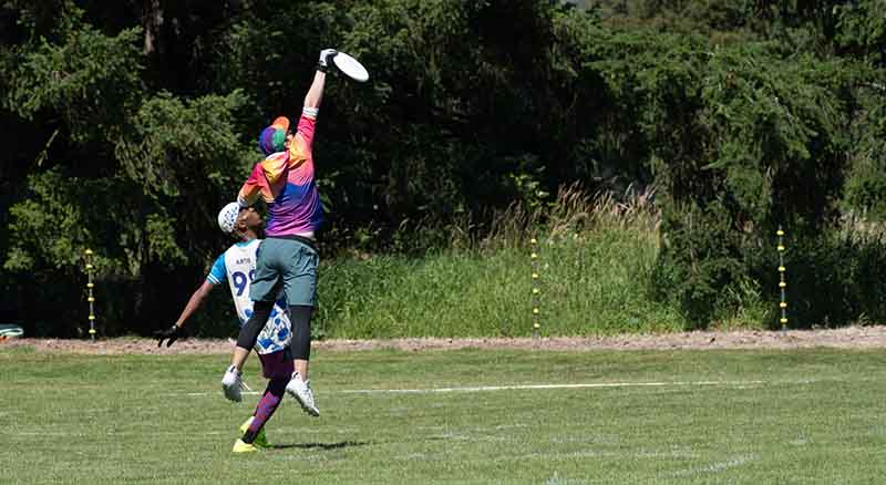 People playing ultimate frisbee