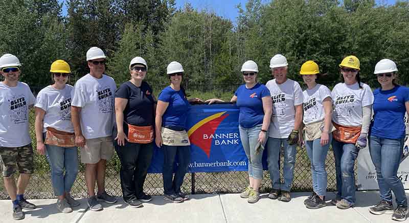 Group of Banner Bank employees at a volunteer event