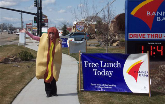 Banner Bank hot dog wagon serves up free lunch at client appreciation events