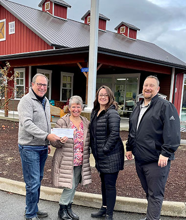 Banner Bank donates to food bank in Sedro-Woolley, WA